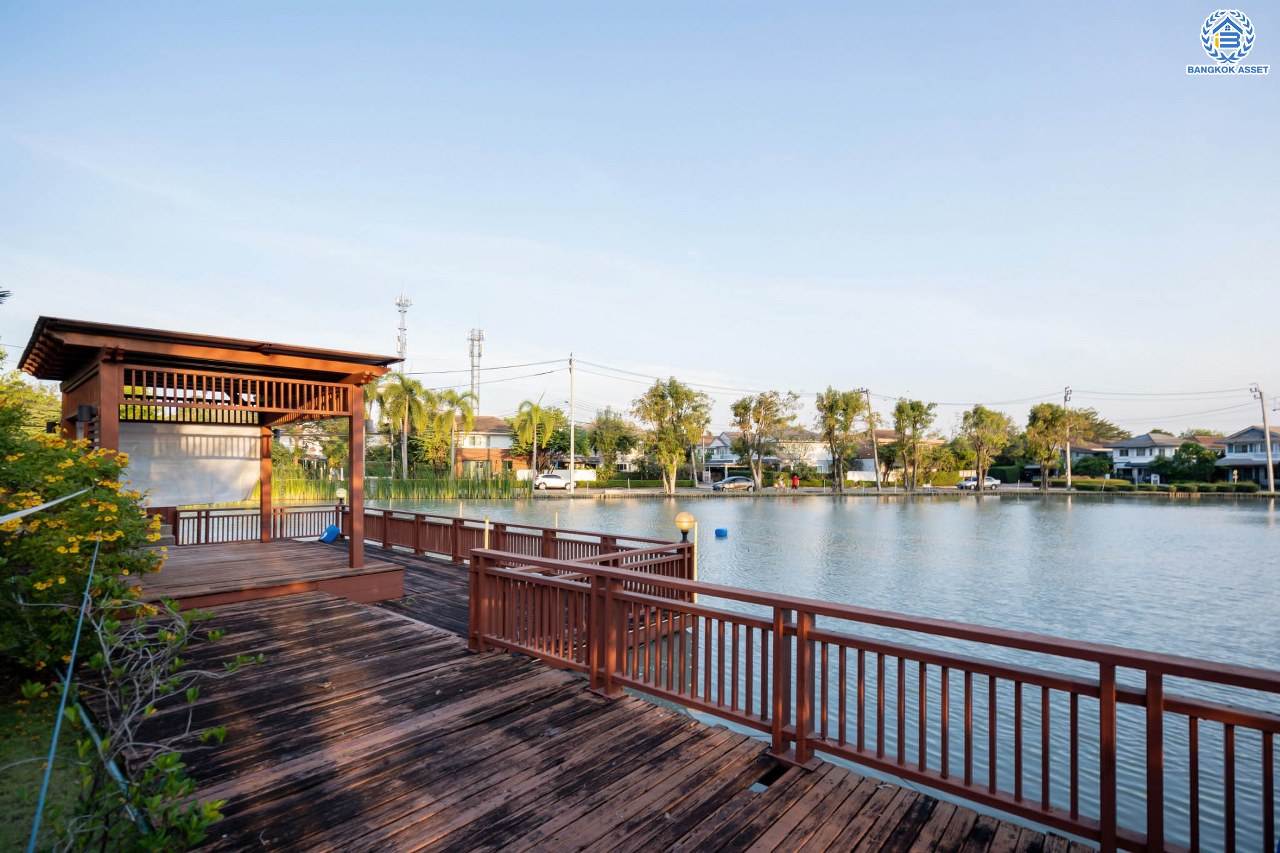 บ้านมือสองตกแต่งใหม่ โครงการ พฤกษ์ลดา1 บางใหญ่ บนเนื้อที่ 50 ตร.ว. ฟังก์ชัน 4 ห้องนอน (ห้องนอนชั้นล่าง 1 ห้อง) 2 ห้องน้ำ 2 ที่จอดรถ ทำเลเดินทางสะดวก เชื่อมต่อถนนกาญจนาภิเษก ใกล้รถไฟฟ้าสายสีม่วง "สถานีคลองบางไผ่" และทางด่วน "กาญจนาภิเษก"